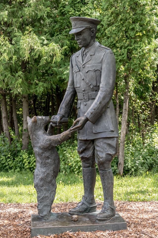 statue honoring Lt Harry Colebourn & Winnie at Winnipeg Zoo.